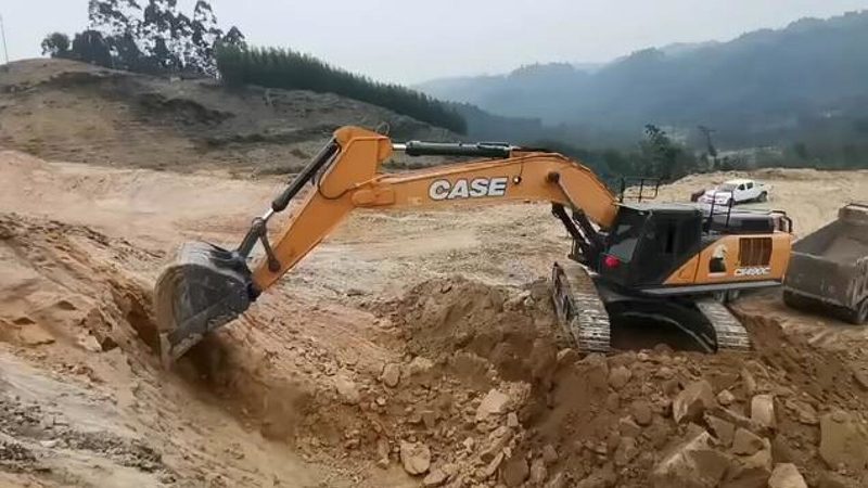 在选择压路机时，需要关注以下型号规格参数：